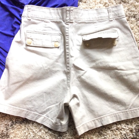 Dockers Shorts•Tan•Size 4 - Picture 3 of 4